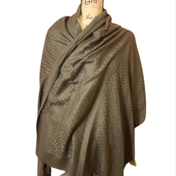 🧧Great Fendi Zucca Silk & Cashmere Shawl/Cover-up 🎗+GIFT - Picture 9 of 14